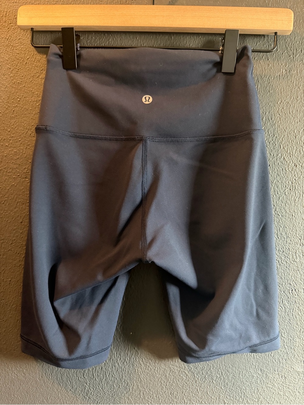 lululemon - Picture 2 of 4